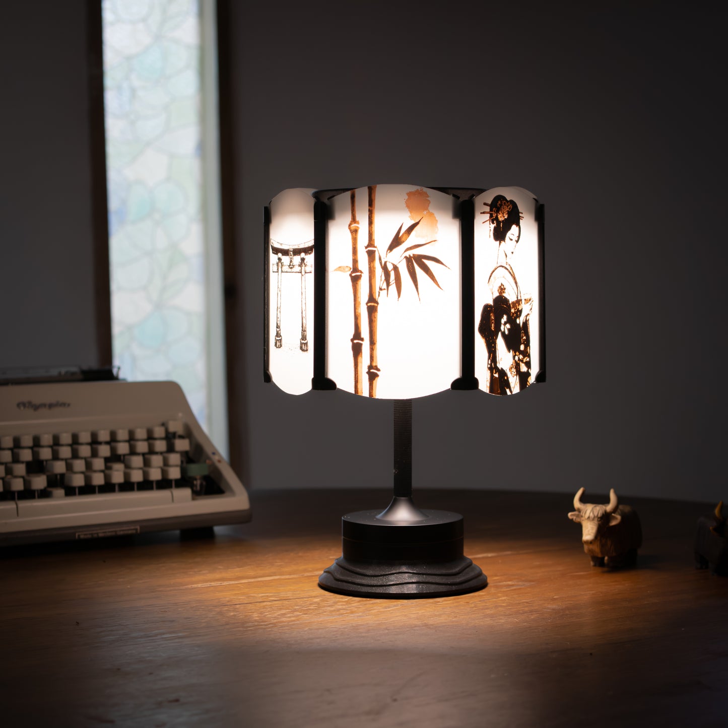 Ursula - מנורת שולחן נטענת